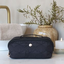 Chic Antique, Toilettaske m. quiltet muslingem�nster sort
