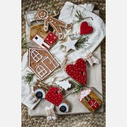 Hus t/ophng m/rdt og hvidt mnster, st med 2 stk.