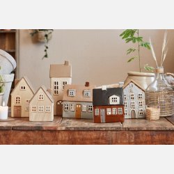 Hus t/fyrfadslys Nyhavn 2 kviste, grt m/lysebrun tag