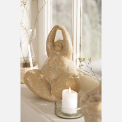 Figur Femina armene over hovedet