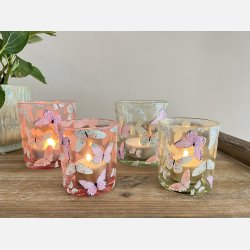 Fyrfadsstager med sommerfugle