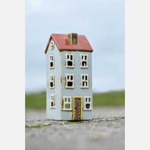 Hus t/fyrfadslys Nyhavn, lysbl m. gul drkarm