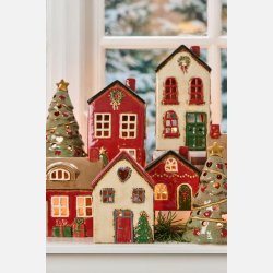 Hus t/fyrfadslys Stillenat rdt tag og juletr foran huset