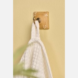 Knage enkelt firkantet r� brun keramik m/hvidt m�nster