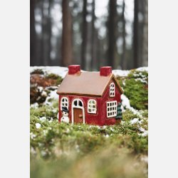 Hus t/fyrfadslys Stillenat snemand ved vinduet