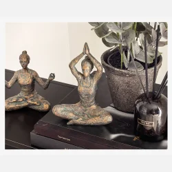 Figur yoga dame antique, st med 2 stk.