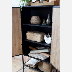 Skab m. 2 lger og 1 hylde