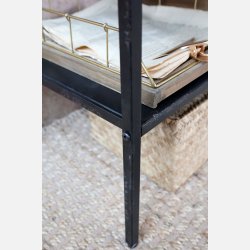 Skab m. 2 lger og 1 hylde