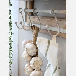 Holder m. kroge og kurv