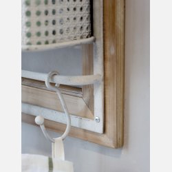 Holder m. kroge og kurv