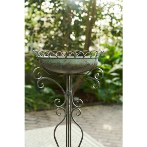 Gabriella potte i metal p� ben