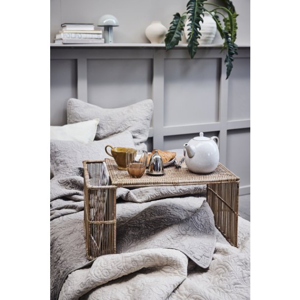 Morgenmadsbakke i rattan