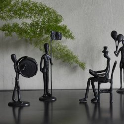 Figur garder med tromme i sort metal  