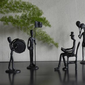 Figur garder med tromme i sort metal  