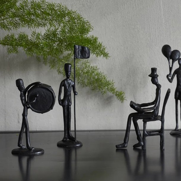 Figur garder med tromme i sort metal  