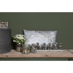 Figur med hunde, slvfarvet