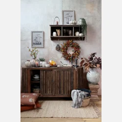 Hylde m. 3 rum og 4 knager