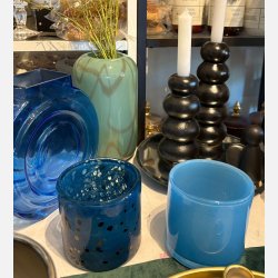 Fyrfadsglas i bl med pletter