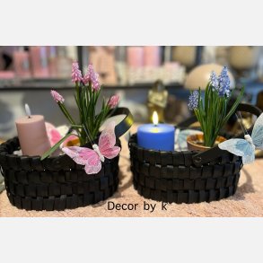 Gavekurv med lys og blomster