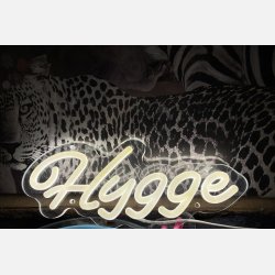 Dyberg Larsen LED-skilt Hygge 