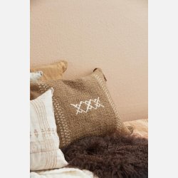 Pudebetrk Safi oliven m/broderi og frynser i enden, bagside i ubleget lrred