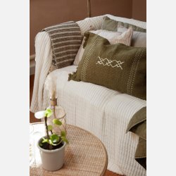 Pudebetrk Safi oliven m/broderi og frynser i enden, bagside i ubleget lrred