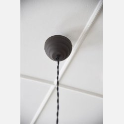 Loftlampe i mrk metal