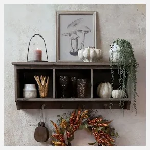 Hylde m. 3 rum og 4 knager